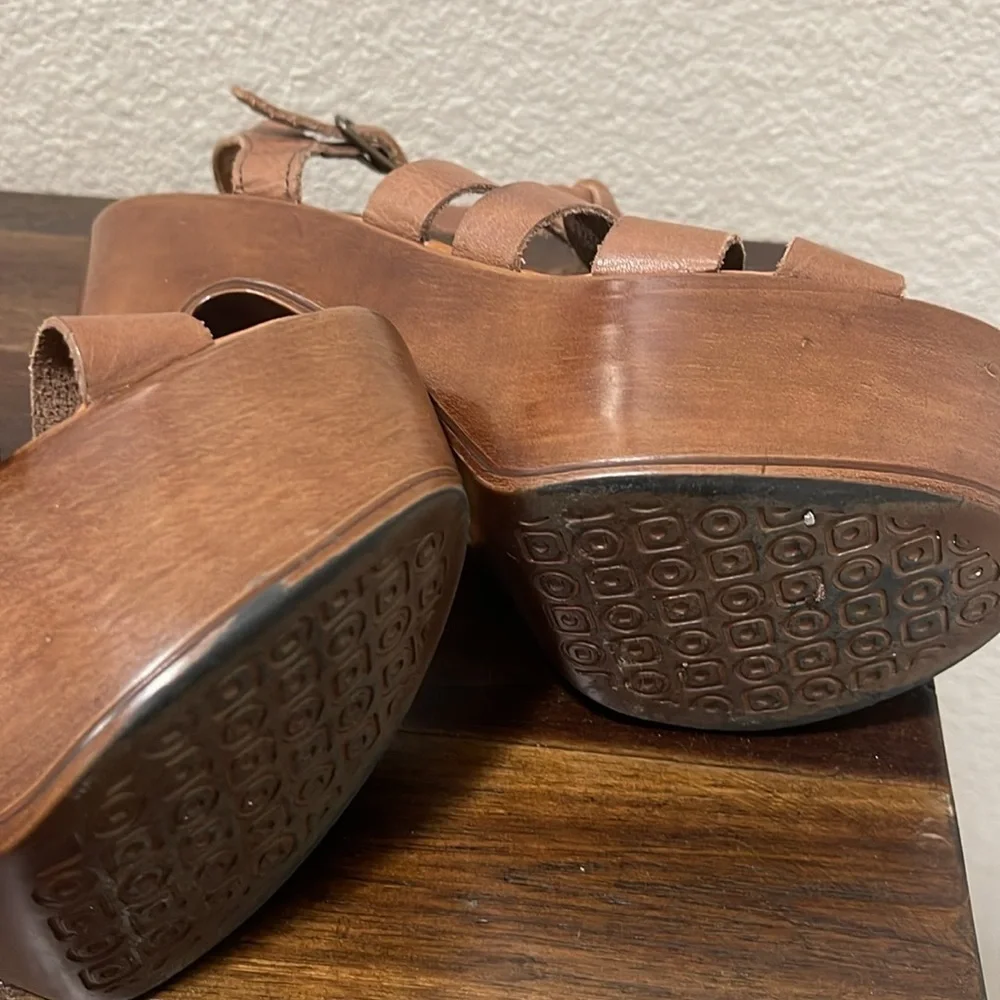 NNB sblock heel tan brown strappy leather platform shoes size 7
